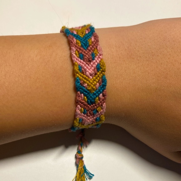 Beautiful handmade tie friendship bracelets - Picture 4 of 4